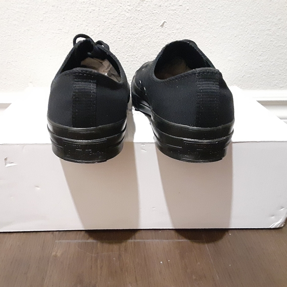 Converse - Picture 2 of 4